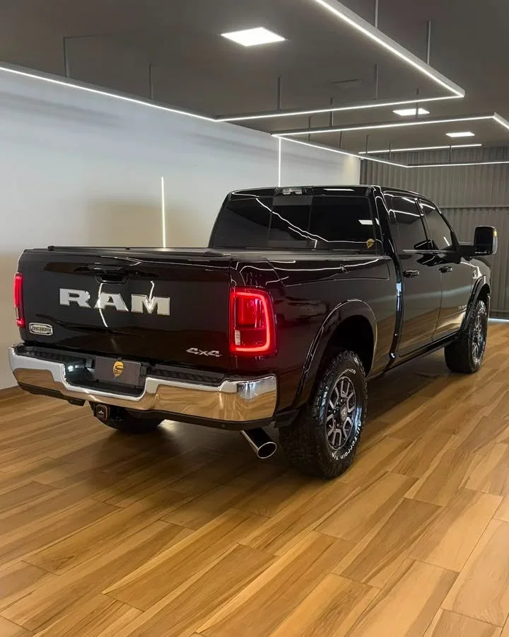 RAM 3500 Longhorn 6.7 Turbo Diesel Aut.